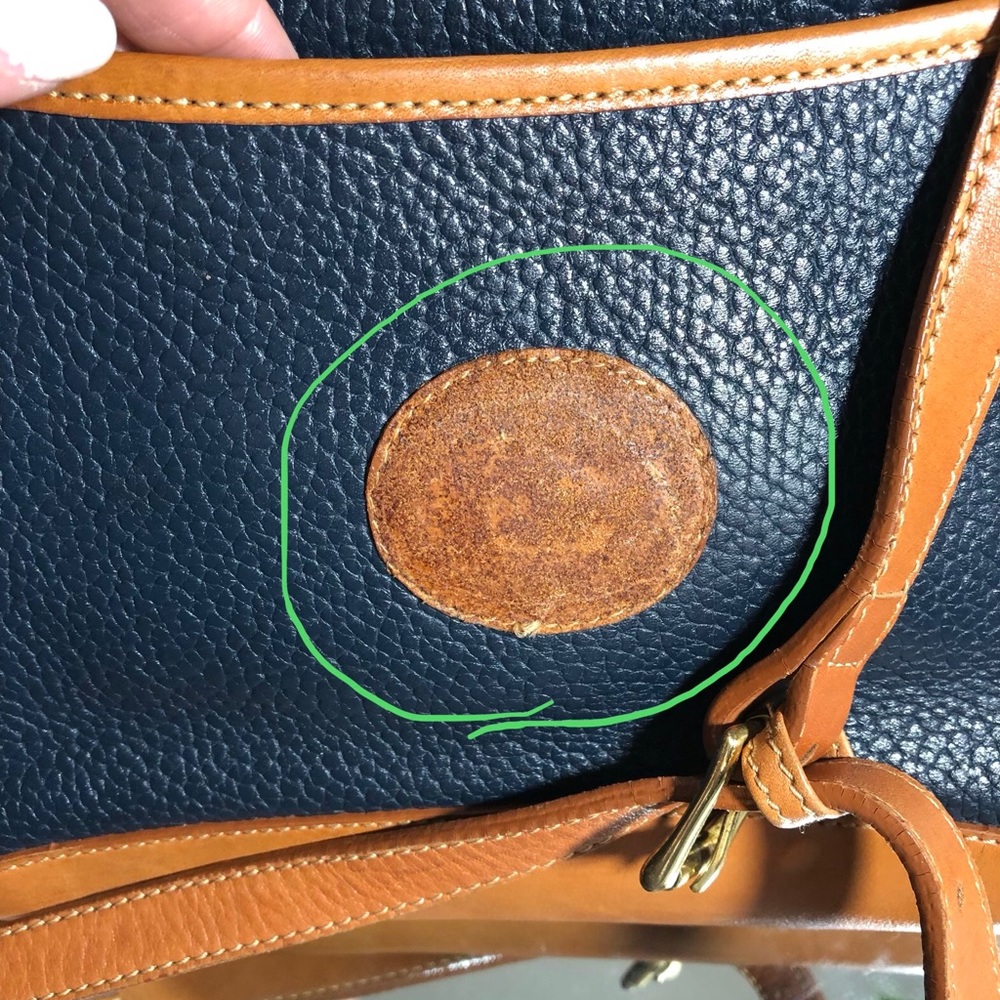 Classic Dooney & Bourke cross body bag - Picture 2 of 8
